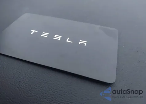 2021 Tesla Model Y Long Range Dual Motor All-Wheel Drive z USA, uszkodzony, nr VIN 5YJYGDEE5MF201460